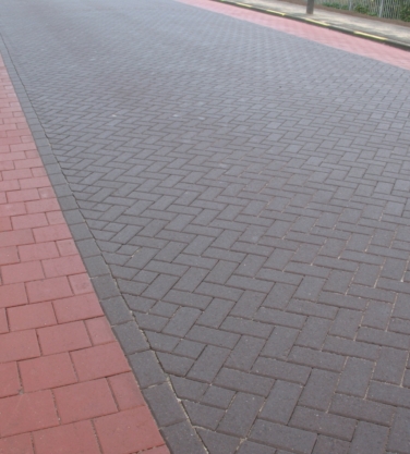 Krimpen a/d IJssel, dubbelklinkers rood, betonstraatstenen standaard zwart